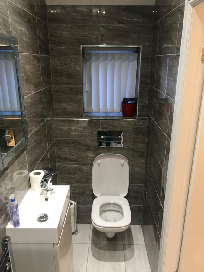 88 Anfield Road Bed & Breakfast Ливърпул Екстериор снимка