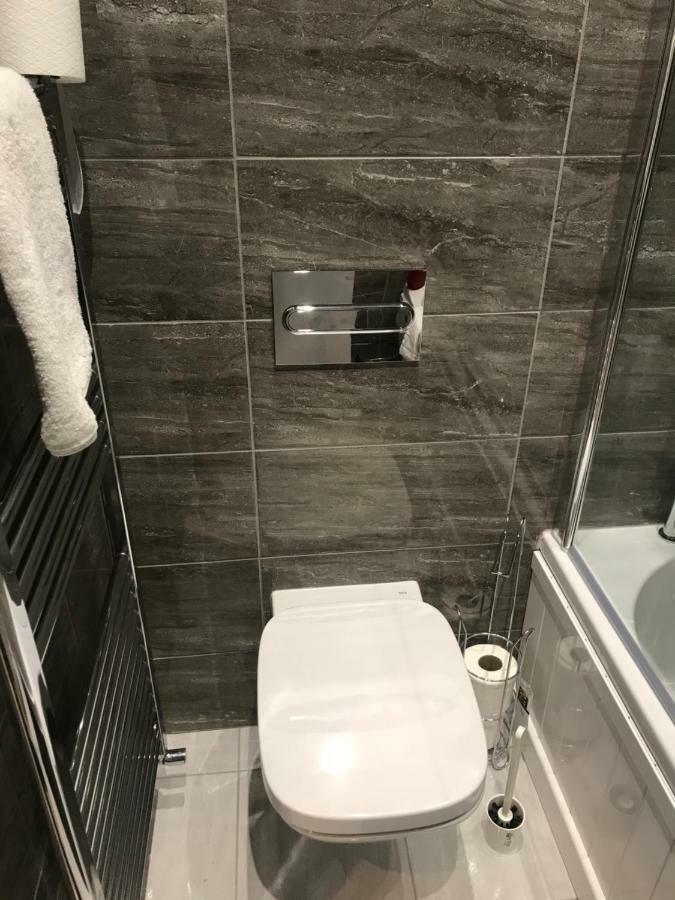 88 Anfield Road Bed & Breakfast Ливърпул Екстериор снимка